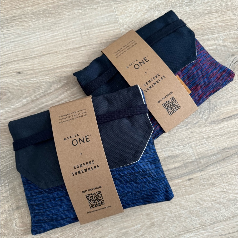 [NEW]Delta Airlines One Amenities Travel Pouch